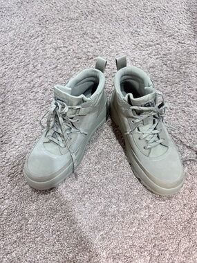 UGG Neutral Suede Platform Sneakers Boots – Cozy Casual Lace Up Shoes
